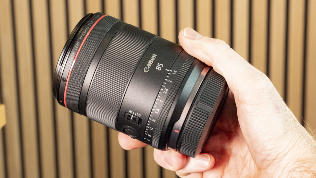 El nuevo RF 85 mm F1.4 VCM de Canon es un objetivo para retratos nítidos y de ensueño, a un precio mucho más bajo que el 85 mm F1.2