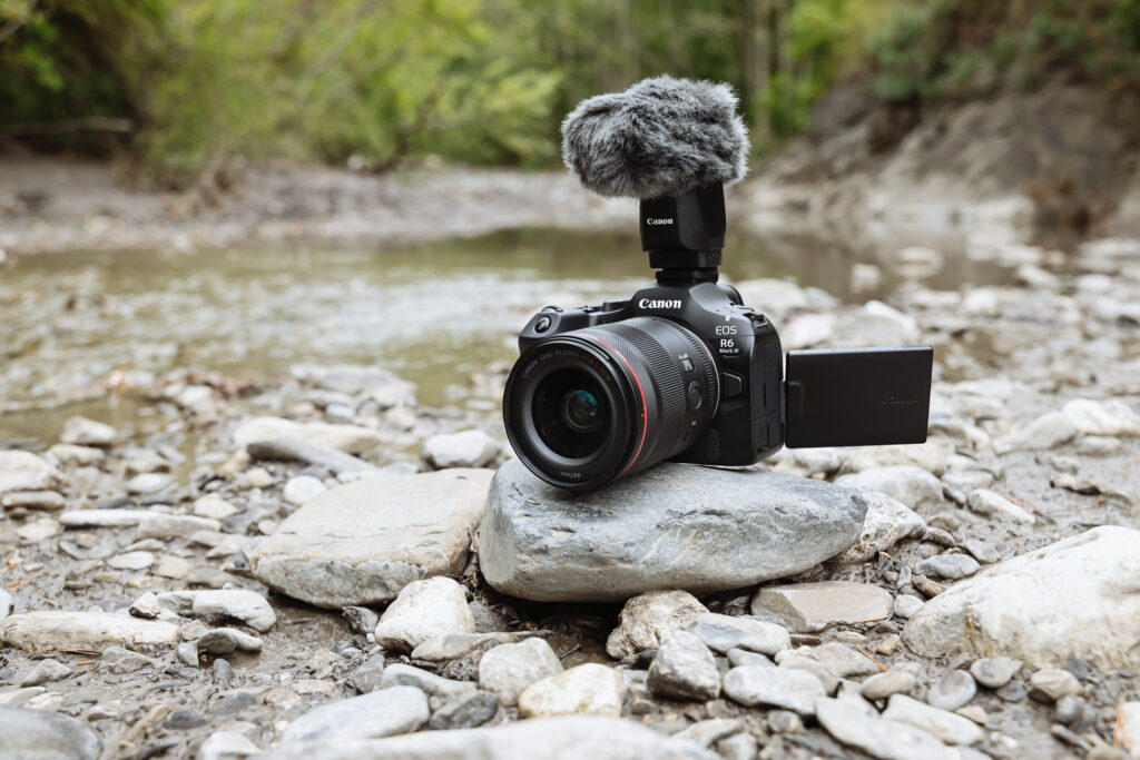 Canon anuncia la EOS R6 Mark III, una cámara estándar de fotograma completo con mayor número de píxeles y capacidad de búfer mejorada.