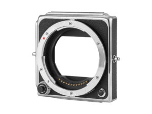 En un sistema Hasselblad V se monta un objetivo Fujifilm G.
