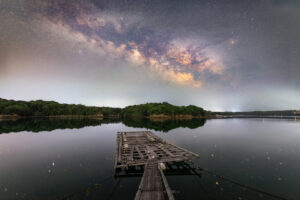 ¿Por qué el objetivo «RF14mm F1.4 L VCM» de Canon es considerado el objetivo definitivo para fotografiar cielos estrellados?