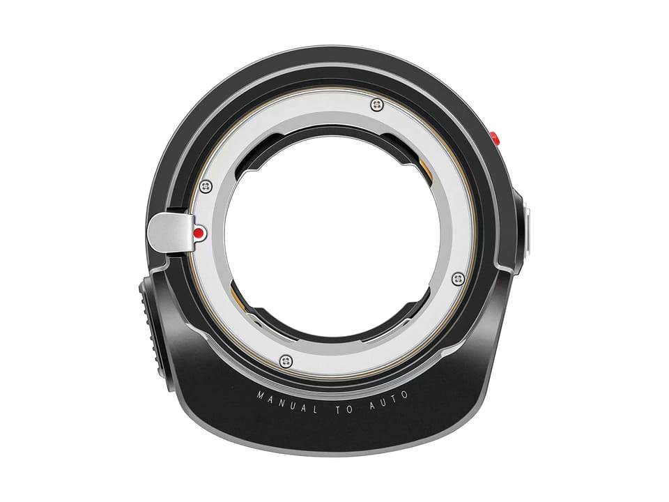 Adaptador de montura Leica M a Canon RF con capacidad de enfoque automático.