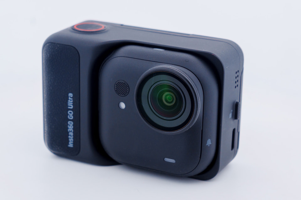 Probamos la «Insta360 Go Ultra», que puede usarse como un «dispositivo de IA tipo colgante»